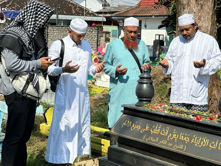 Ziarah Wilayah Jawa Timur Keluarga Besar Aljailani Indonesia 